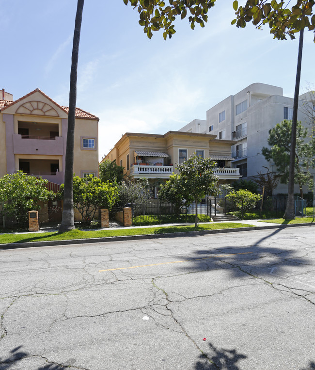 830 S New Hampshire Ave in Los Angeles, CA - Building Photo - Building Photo