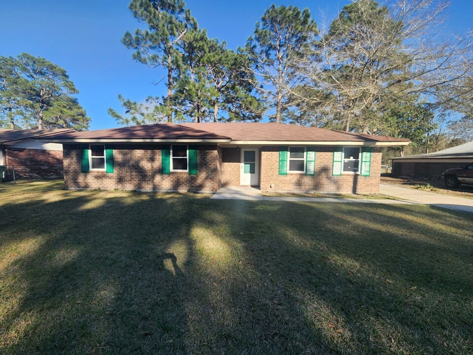 810 Bacon Rd in Hinesville, GA - Building Photo