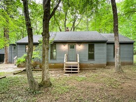 2112 Autumn Oaks Ln in Powhatan, VA - Building Photo