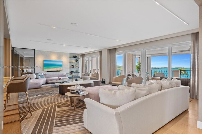 5242 Fisher Island Dr in Miami Beach, FL - Building Photo - Building Photo