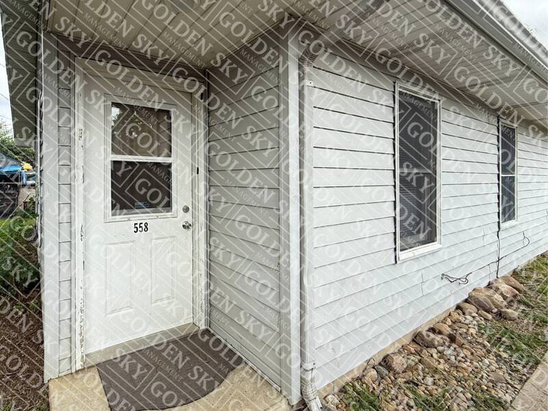 558 Andover Rd in Anderson, IN - Building Photo