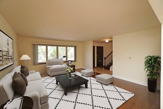 737 Elder Ln in Deerfield, IL - Building Photo - Building Photo