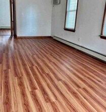 6537 79th Pl in Middle Village, NY - Foto de edificio - Building Photo