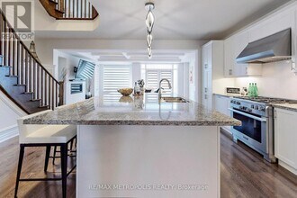 7 Kipling Grove Ct in Toronto, ON - Building Photo - Building Photo