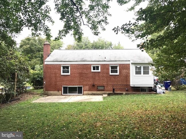 12707 Robindale Dr in Rockville, MD - Building Photo - Building Photo