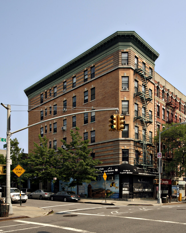 653 E 5th St in New York, NY - Foto de edificio - Building Photo