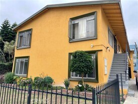 1433 N Bronson Ave in Los Angeles, CA - Building Photo