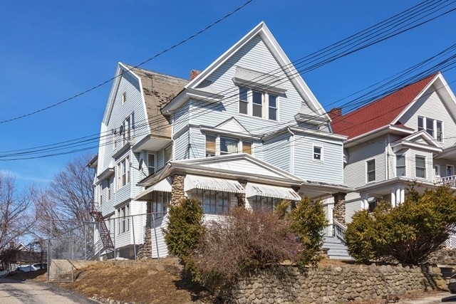 37 Elmwood Ave in Waterbury, CT - Building Photo