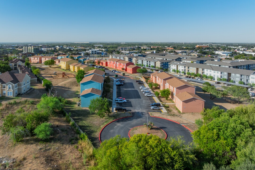 Cielo Hills Apartments in San Antonio, TX - Building Photo