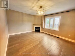 249 Marble Pl in Newmarket, ON - Building Photo - Building Photo