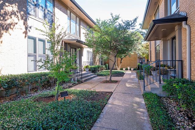 10767 Villager Rd in Dallas, TX - Building Photo