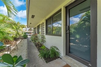 754 NE 40th St, Unit B in Oakland Park, FL - Foto de edificio - Building Photo