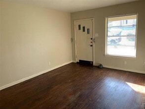 930 Harlandale Ave in Dallas, TX - Building Photo - Building Photo