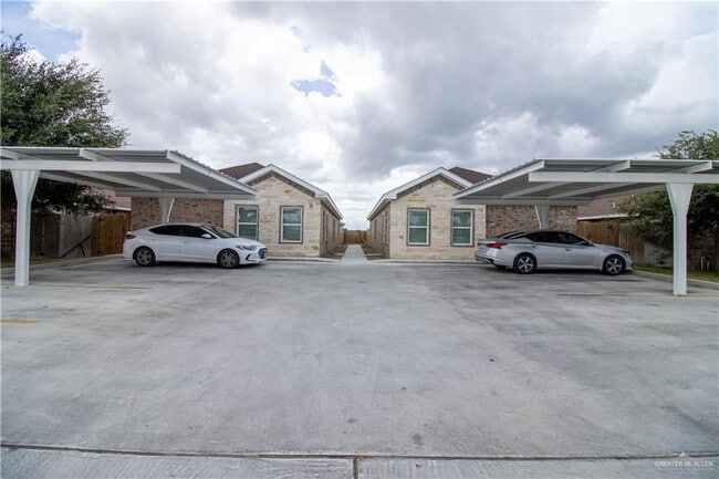 3207 Luz Divina St in Edinburg, TX - Building Photo - Building Photo