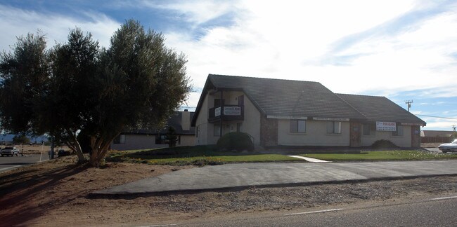 18275 Bear Valley Outer Hwy in Hesperia, CA - Building Photo - Building Photo