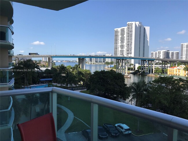 19390 Collins Ave, Unit 525 in Sunny Isles Beach, FL - Building Photo - Building Photo