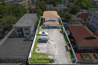 660 SW 2nd St in Miami, FL - Building Photo - Building Photo