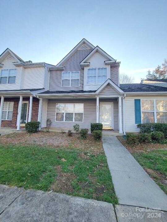 2237 Preakness Ct in Charlotte, NC - Building Photo