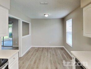 2388 Kirkwall St in Orange Park, FL - Foto de edificio - Building Photo