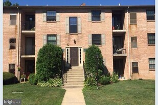 2305 Pond View Dr, Unit 2305 Pond View Drive in West Chester, PA - Building Photo