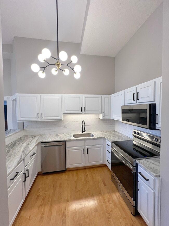 27 Hillside Pl, Unit 10 in New Britain, CT - Foto de edificio - Building Photo