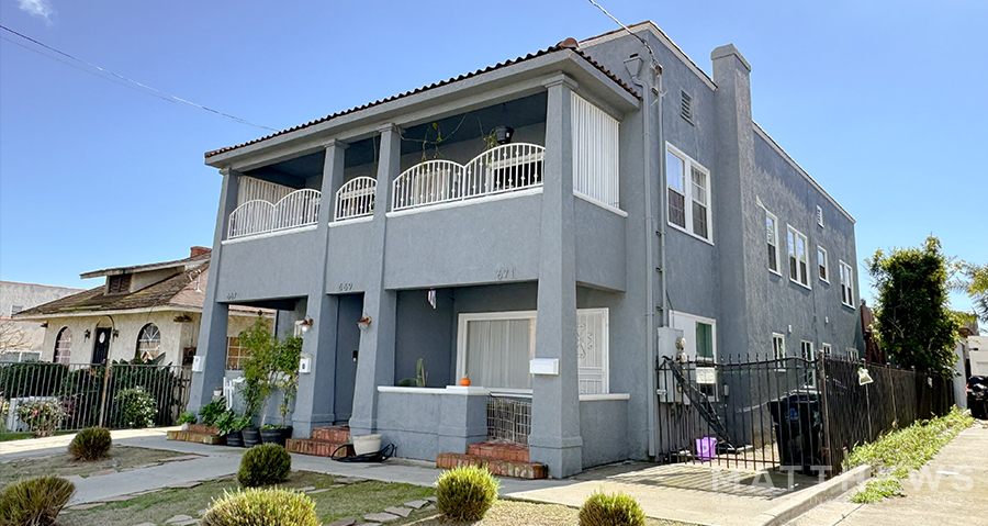 667 W 11th St in San Pedro, CA - Building Photo