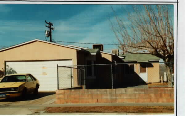 821-823 Frederick St in Barstow, CA - Foto de edificio - Building Photo