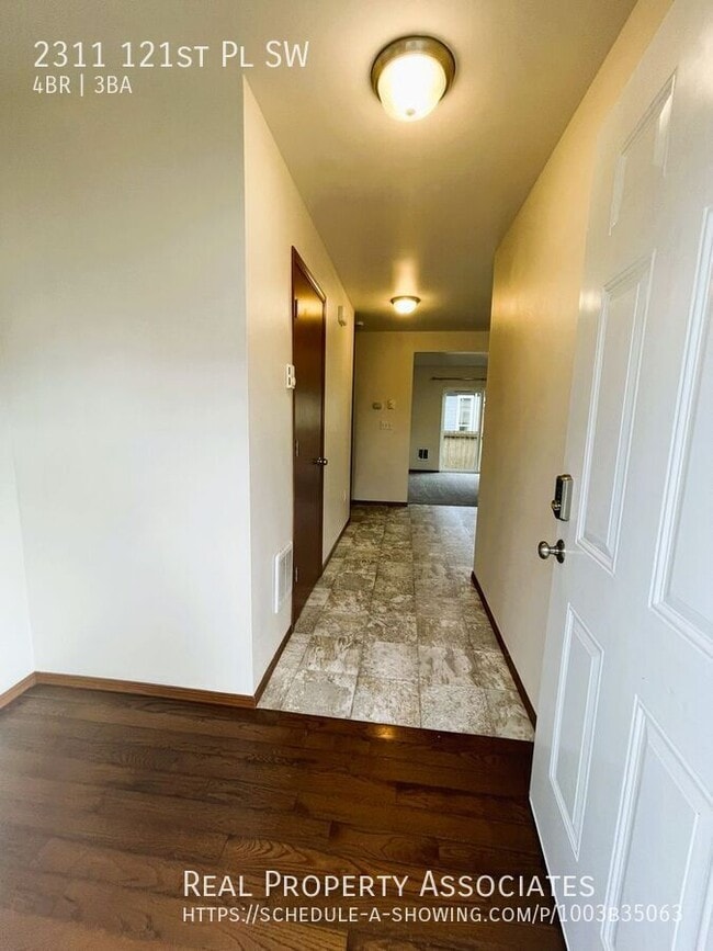 2311 121st Pl SW in Everett, WA - Foto de edificio - Building Photo
