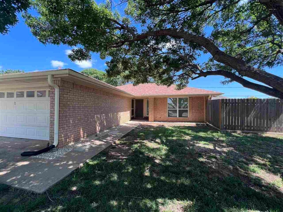 2 Indigo Cir in Wichita Falls, TX - Building Photo