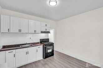 375 Delavan St in New Brunswick, NJ - Building Photo - Building Photo