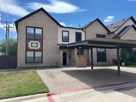 2445 Monarch Dr in Laredo, TX - Building Photo