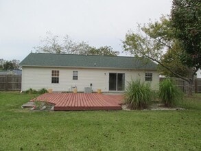 1002 Birch Ct in Morehead City, NC - Building Photo - Building Photo