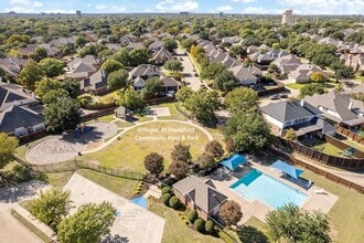 7505 Larchmont Dr, Unit 1302 in Dallas, TX - Building Photo - Building Photo