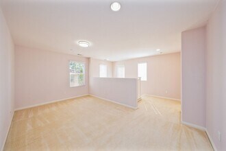 372 Cardinal Ln in Upland, CA - Foto de edificio - Building Photo