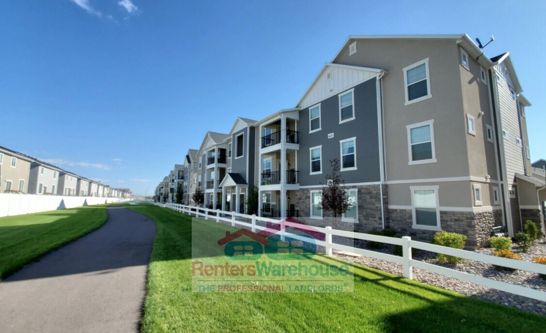 13084 S Tortola Dr in Herriman, UT - Building Photo