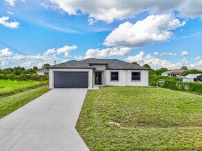 727 Cane St E in Lehigh Acres, FL - Building Photo - Building Photo