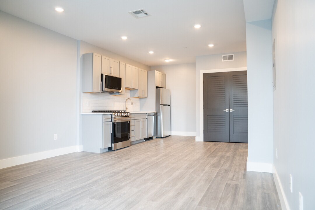 367 Western Ave in Boston, MA - Building Photo
