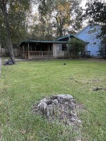 314 Commanche Rd in Montgomery, TX - Building Photo