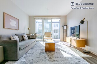 5684 Bay St, Unit FL6-ID1987 in Emeryville, CA - Building Photo - Building Photo