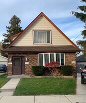 7112 W Saint Paul Ave, Unit 1st Floor in Milwaukee, WI - Building Photo