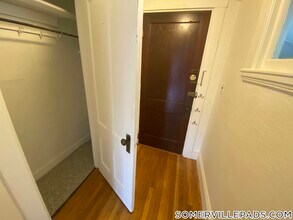 44 Central St, Unit 6 in Somerville, MA - Foto de edificio - Building Photo