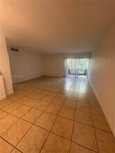 9487 SW 76th St in Miami, FL - Building Photo - Building Photo