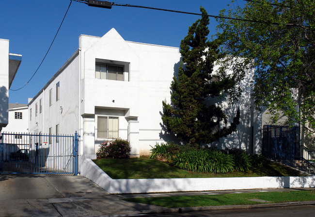 109 N Eastwood Ave in Inglewood, CA - Foto de edificio - Building Photo