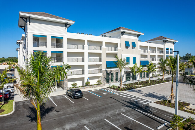 Cape West 91 Villa Apartments in Cape Coral, FL - Foto de edificio - Building Photo