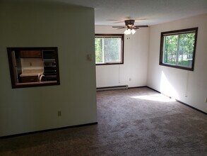 1918 E 3rd St, Unit A in Duluth, MN - Building Photo - Building Photo