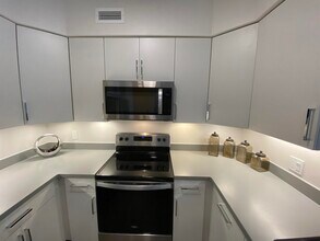 409 Elm St in Manchester, NH - Building Photo - Building Photo