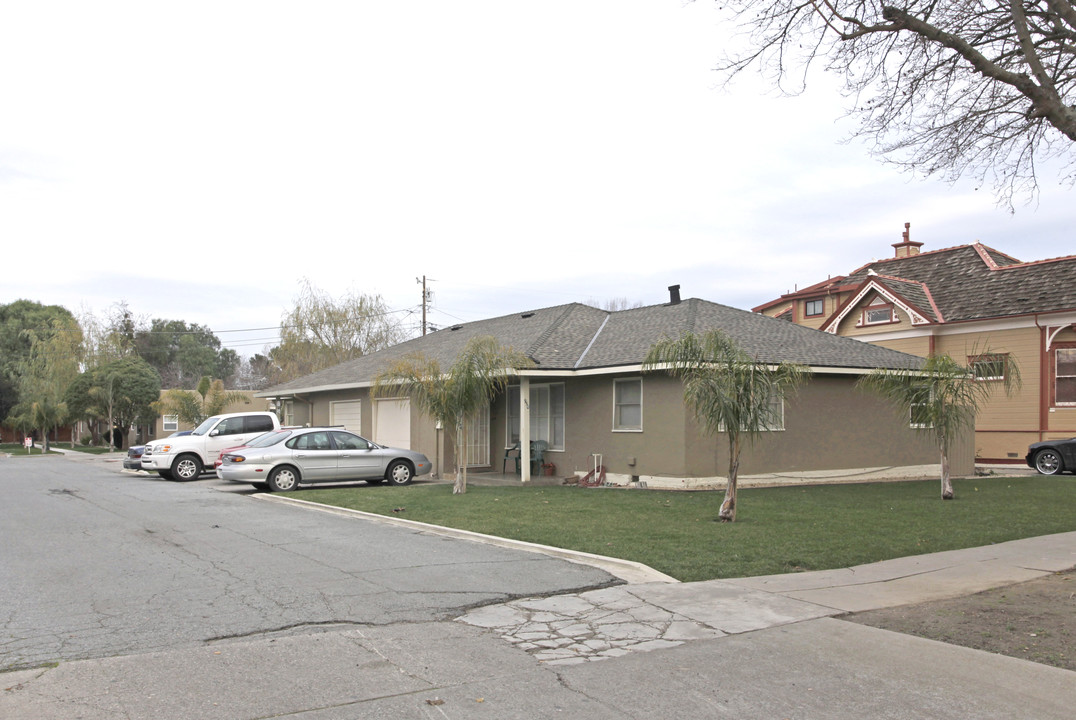 950 Monterey St in Hollister, CA - Foto de edificio