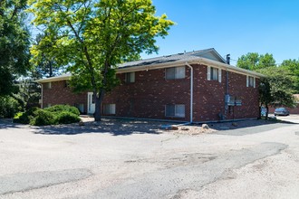 Plaza 26 Apartments in Lakewood, CO - Building Photo - Building Photo