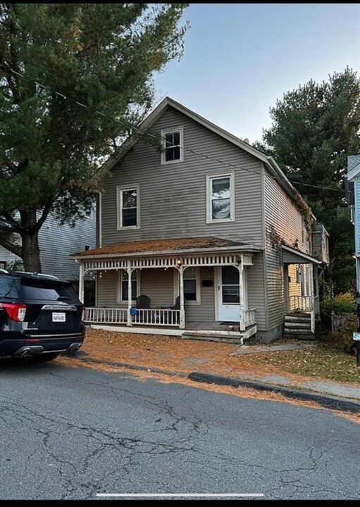 31 Bank St in Walden, NY - Building Photo