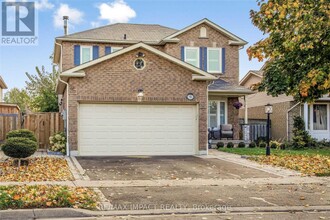 55 Sandringham Dr in Courtice, ON - Building Photo - Building Photo